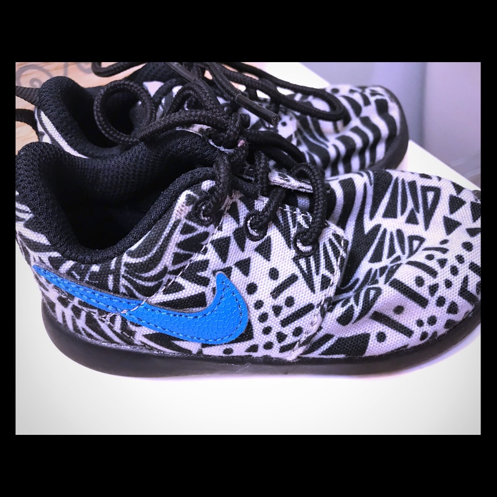 Nike baby boys sneakers, size 6